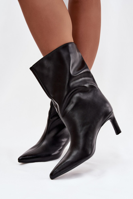 Um modelo atraente Botas femininas com salto fino de couro ecológico cor preta Norell