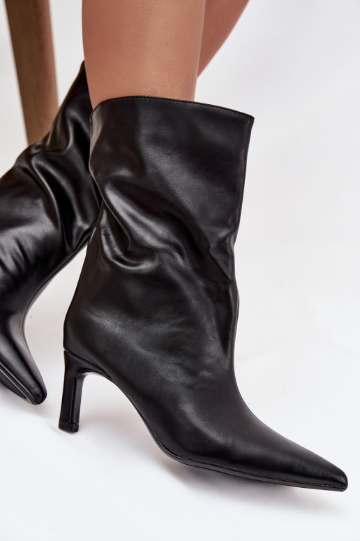 Um modelo atraente Botas femininas com salto fino de couro ecológico cor preta Norell