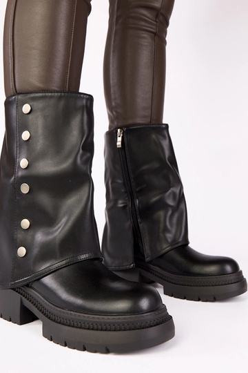Botas pretas com cano dobrado e plataforma Carla