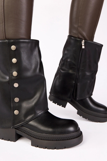 Botas pretas com cano dobrado e plataforma Carla 2