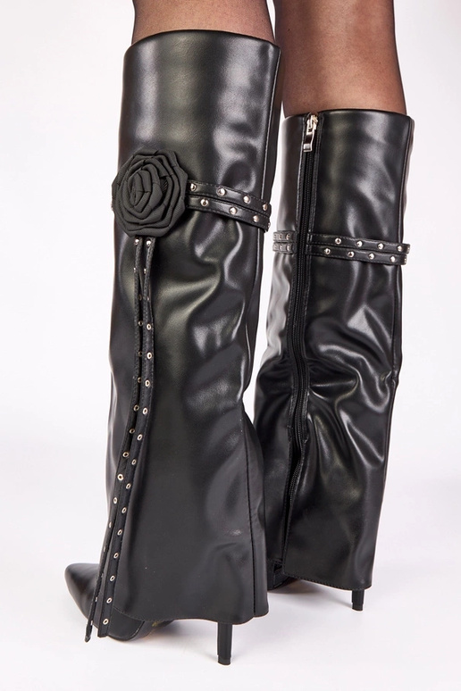 Botas de cano longo pretas com salto...