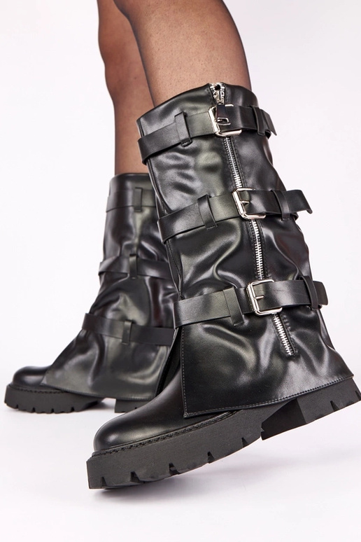 Botas pretas em plataforma com cano...