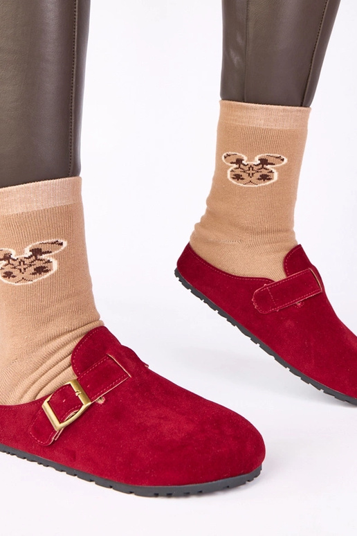 Botas bordô com fivela decorativa Atoria