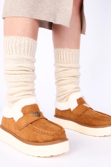 Mocassins marrons quentes com pelagem Loafy