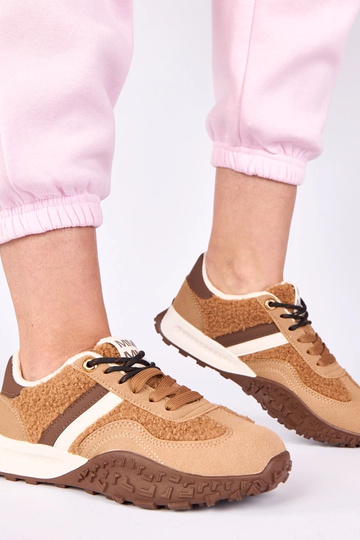 Ténis marrons quentes com... 2