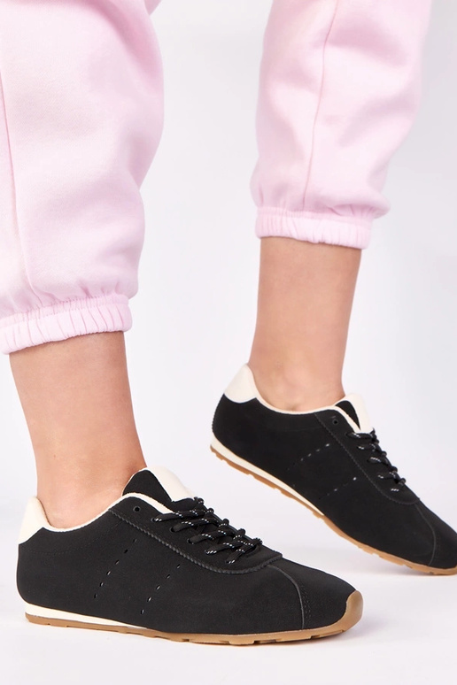 Ténis pretos com detalhe branco Birna