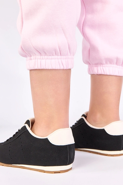 Ténis pretos com detalhe branco Birna