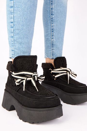 Botas de neve pretas com pelagem em plataforma Ziza