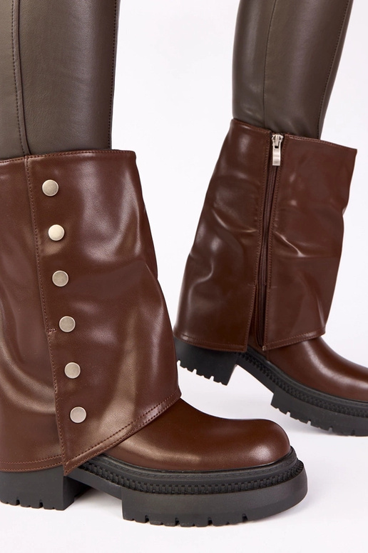 Botins de chocolate com cano dobrado...