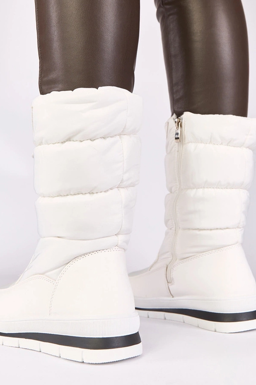 Botas de neve brancas com salto baixo...