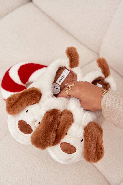 com um casaco de pele Chinelos Feminino Filhotes cor marrom Faylen