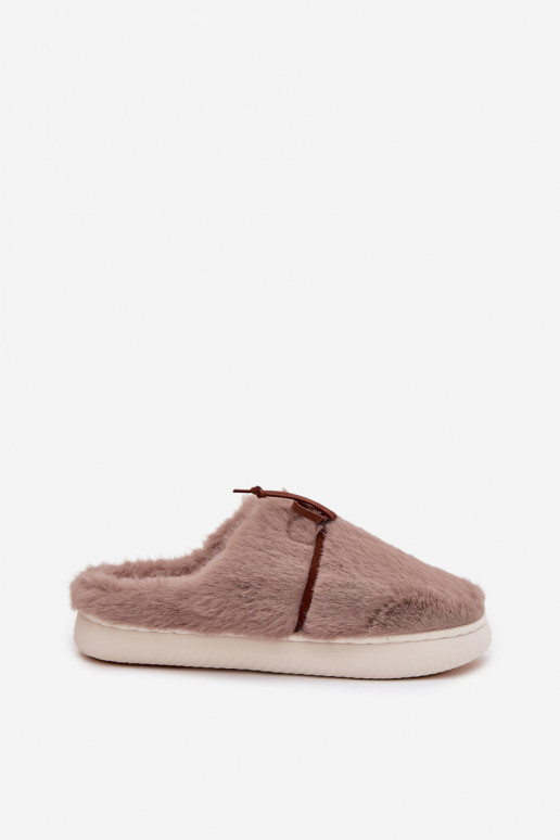 com um casaco de pele Chinelos com fitas cor cáqui Minella