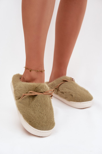 Chinelo Minella verde com pelúcia e laços 2