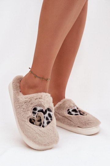 Chinelo Amandra cor areia com pelúcia e corações 2