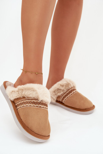 Chinelo feminino Devianne marrom com pelúcia e bordado 2