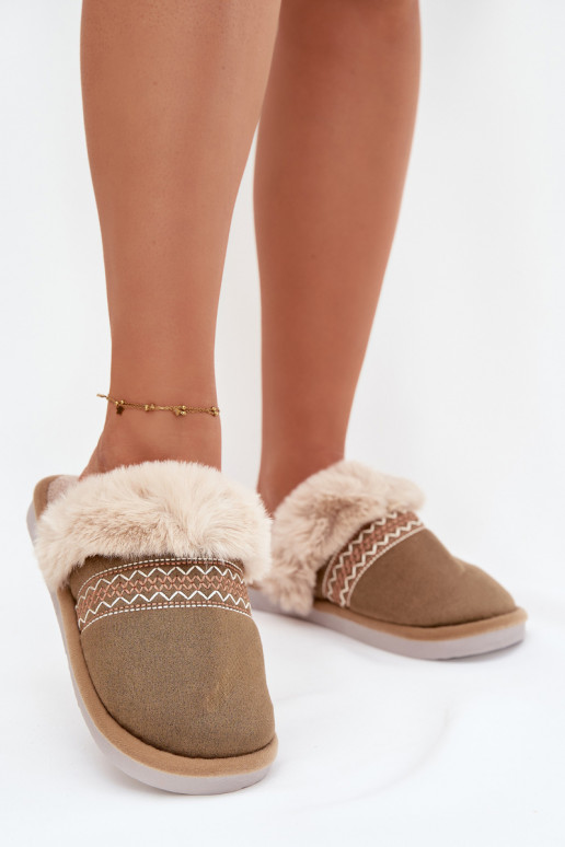 Chinelos Feminino com um casaco de pele I Haftem cor verde Devianne