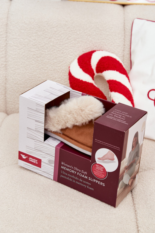 Chinelos Feminino com um casaco de pele cor marrom Delissa