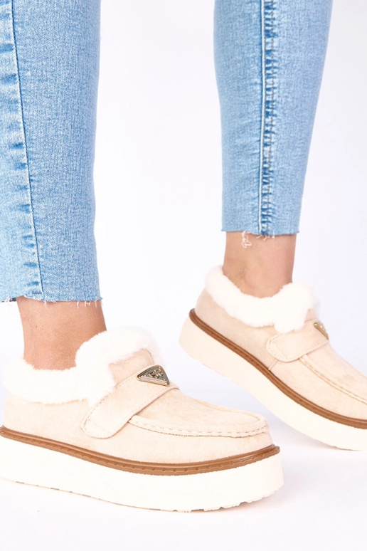 Mocassins bege claro, forrados com...