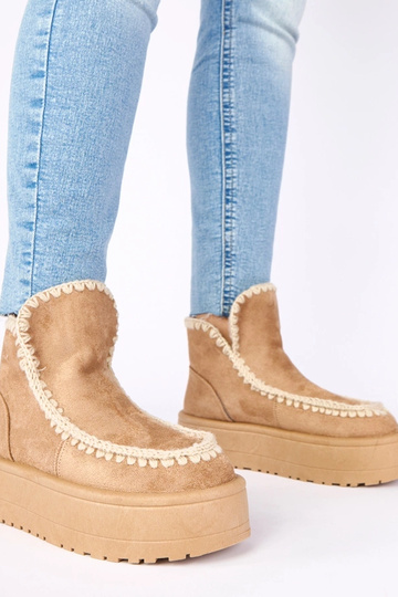 Botas de neve bege escuro em plataforma com bordado decorativo "Alwena"