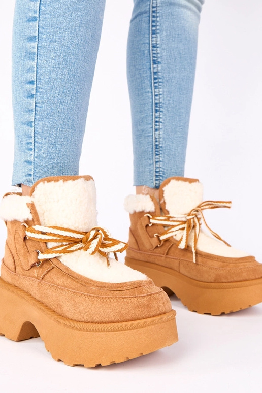 Botas de neve marrons com pelúcia em...