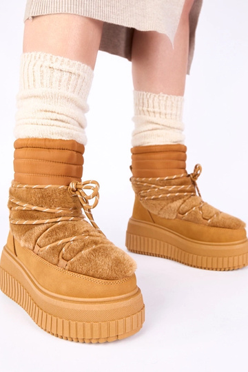 Botas de neve marrons em plataforma com pelúcia e cadarços "Lydia"