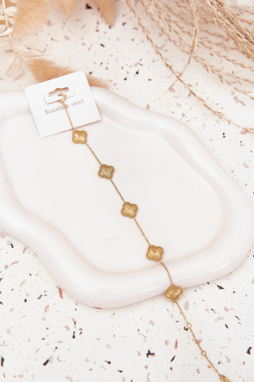 Um bracelete de aço inoxidávelcom motivos floraisuszkami cor dourada
