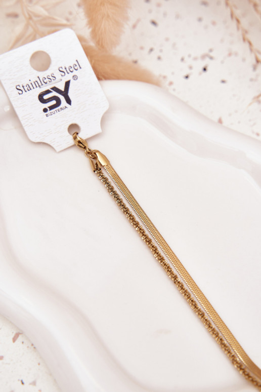 Um bracelete Dobro de aço inoxidável cor dourada