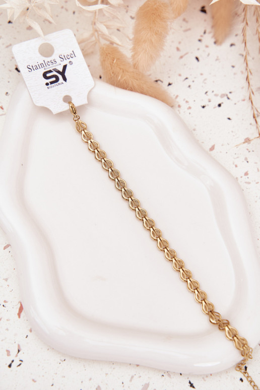 Um bracelete Fabricado em aço cirúrgico cor dourada