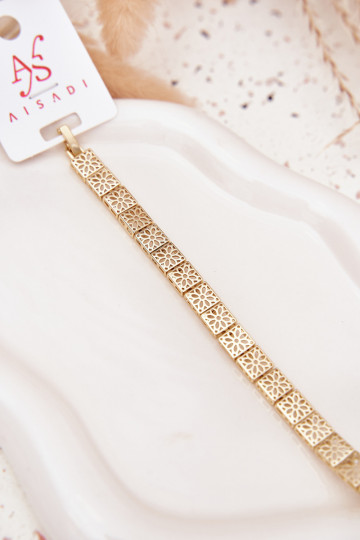 Um bracelete Feminino Fabricado em aço cirúrgico cor dourada 2