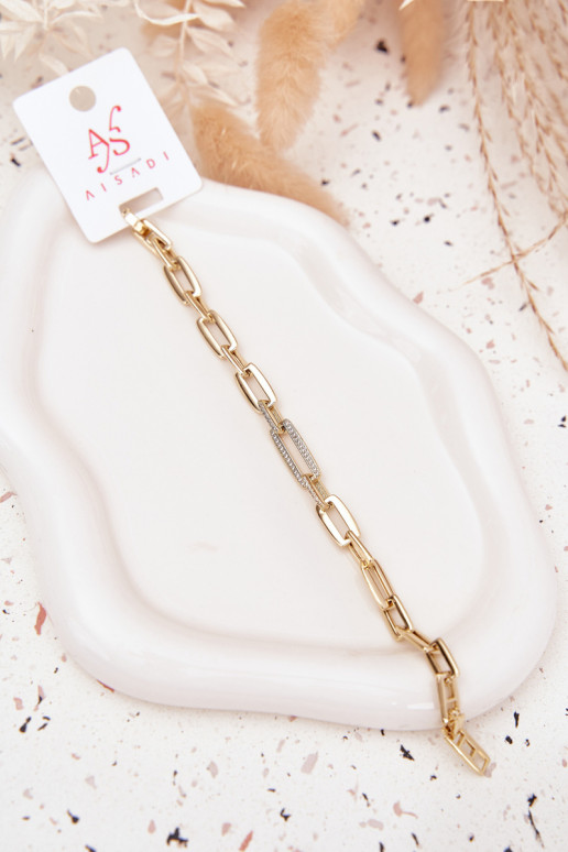 Um bracelete Feminino com correntes Fabricado em aço cirúrgico cor dourada