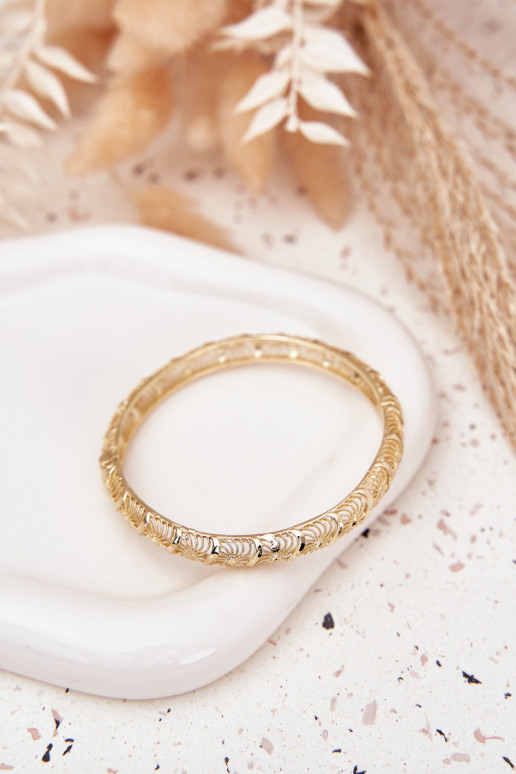 Legal Um bracelete Feminino Fabricado em aço cirúrgico cor dourada