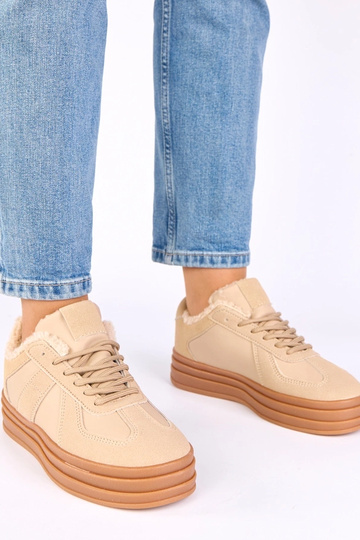 Ténis femininos em cor...