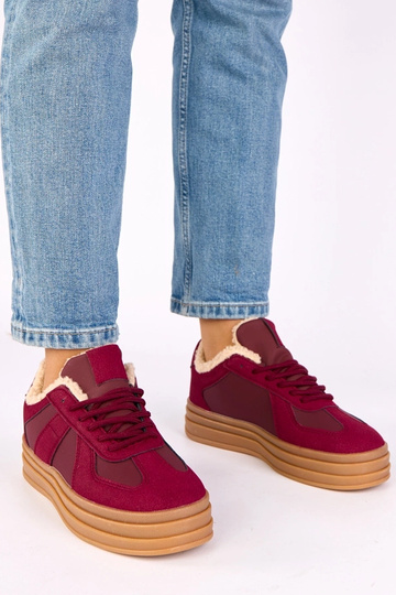 Ténis femininos em bordô...