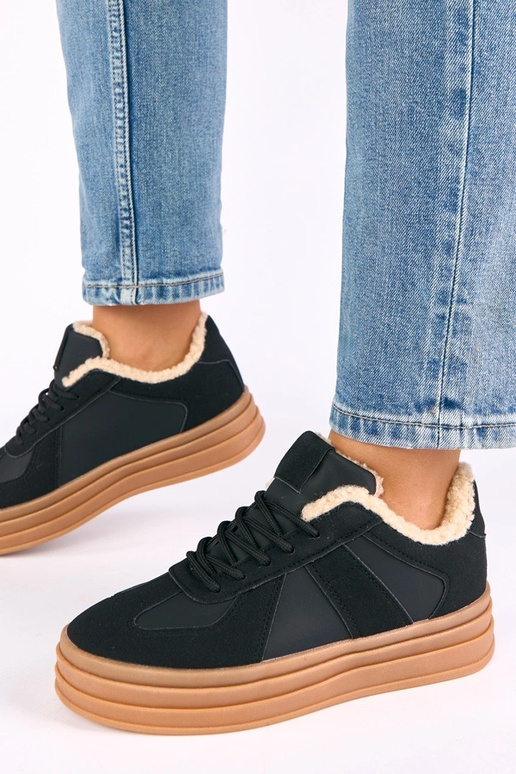 Ténis femininos em preto forrados com...