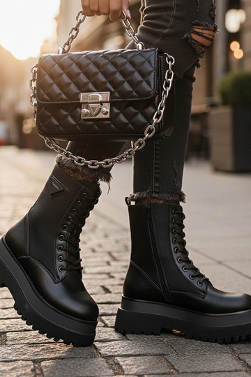 Botins pretos mate em plataforma Lassi 2
