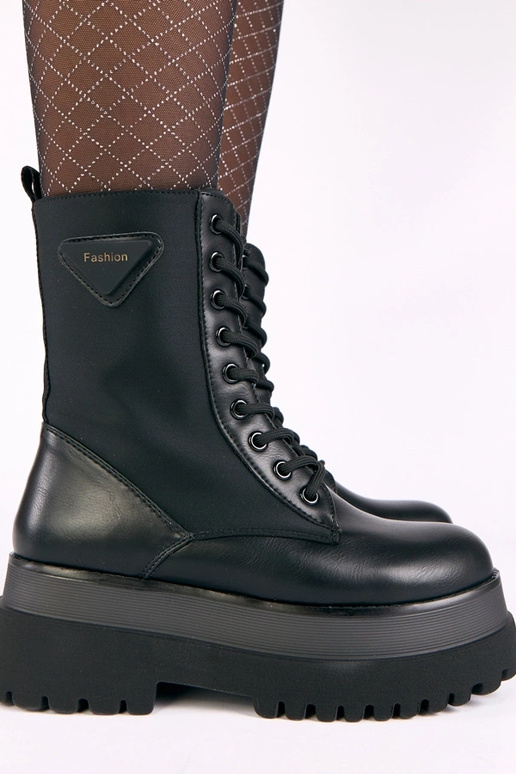 Botins pretos mate em plataforma Lassi