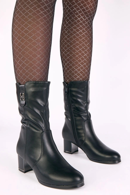 Botins pretos aquecidos de salto com...