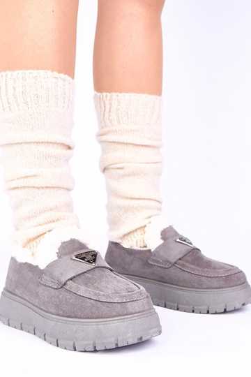 Mocassins cinzas de plataforma com pelinhos Kirby