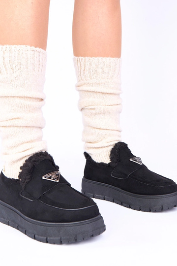Mocassins pretos de plataforma com pelinhos Kirby