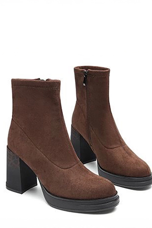 Botins marrons de salto com estampa...