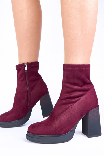 Botins violetas de salto com estampa de leopardo Delora 2