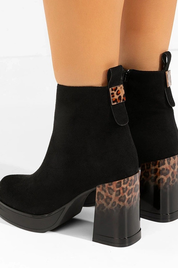 Botins pretos de salto laqueado com estampa de leopardo Gena