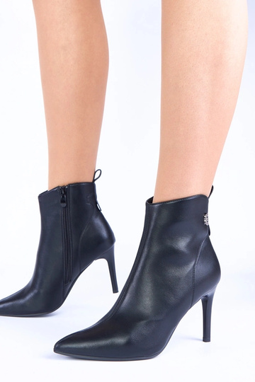 Botins pretos de salto fino com strass Zula 2