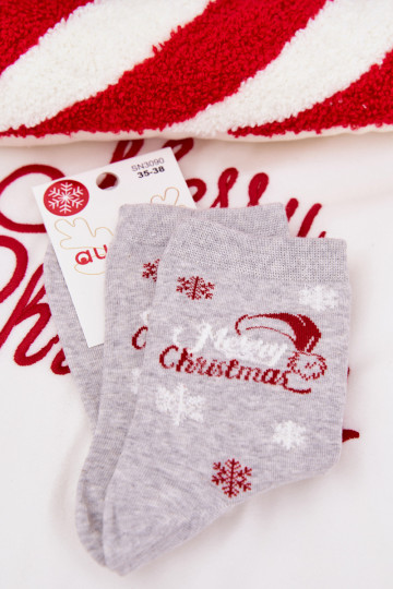 Meias de Natal femininas cinzas com flocos de neve e escrita 2