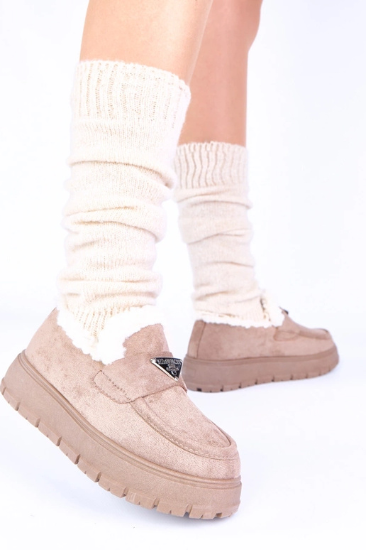 Mocassins em plataforma cor bege...