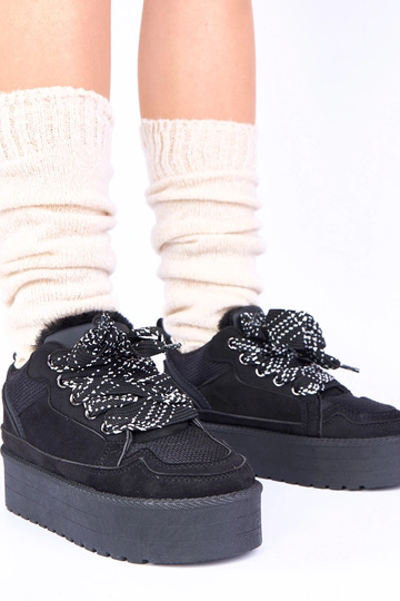 Sapatos casuais pretos em plataforma com cadarços decorativos Sesuna