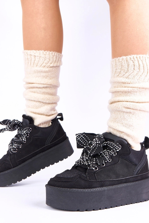 Sapatos casuais pretos em plataforma...