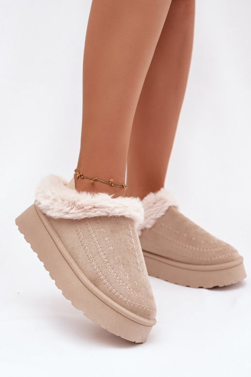 Botas de neve Feminino com uma plataforma com um casaco de pele I Przeszyciami cor de marfim Arelina