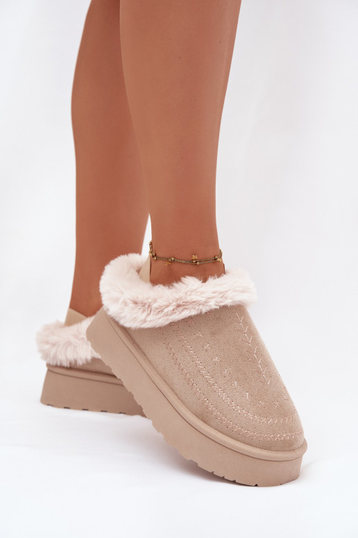 Botas de neve Feminino com uma plataforma com um casaco de pele I Przeszyciami cor de marfim Arelina