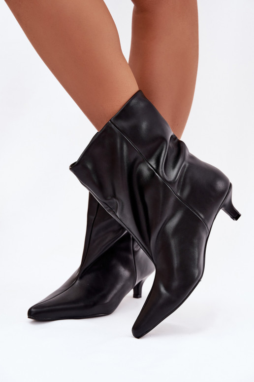 Um modelo atraente Botas femininas De salto baixoLuźną CholeParaką cor preta Jessalia